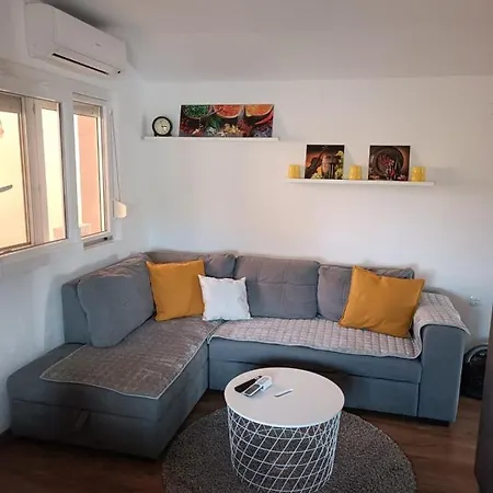 Apartman Magi Apartment Sutomiscica
