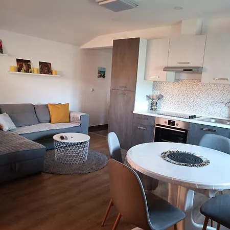 Apartman Magi Apartment Sutomiscica